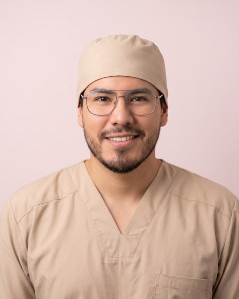 Dr. Álvaro, implantólogo
