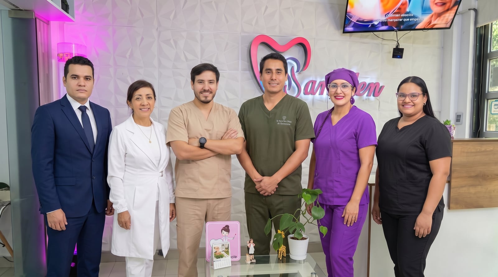 Equipo de Clínica Dental Sanaden en Santiago de Surco